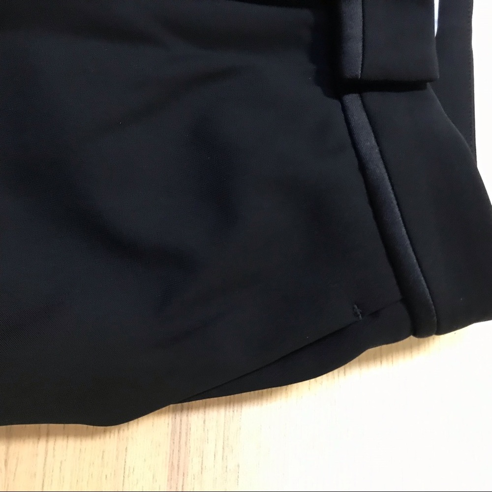 H&M Black Cropped Dress Pants- Size 2 - Picture 8 of 10